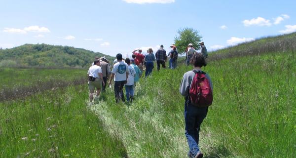 group walk at Tunnelville Cliffs